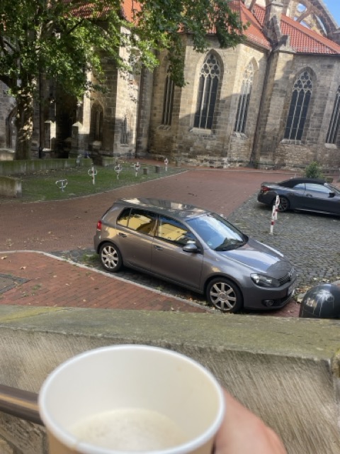 Kaffeetrinken an der Andreas Kirche in Hildesheim