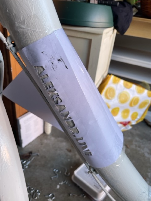 Aufschrift auf das Fahrrad draufsprayen