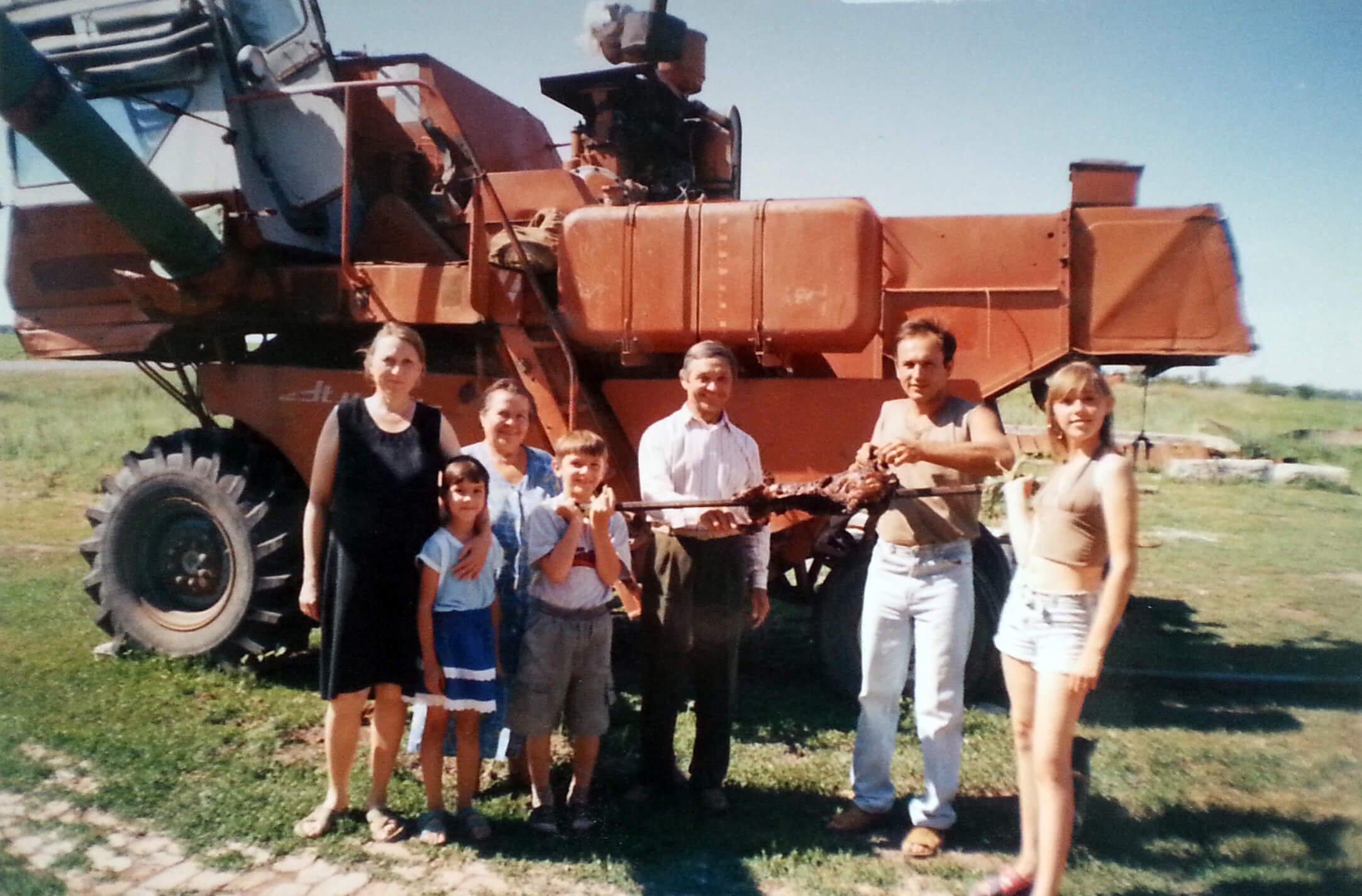 Alexander Fufaev und seine Familie beim Grillen in Russland