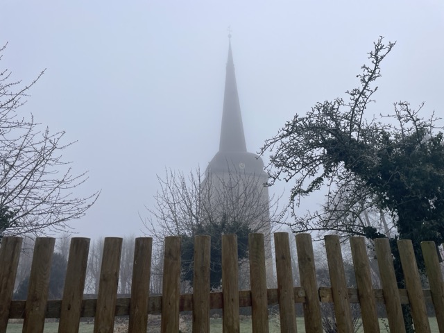 Kirche im Nebel