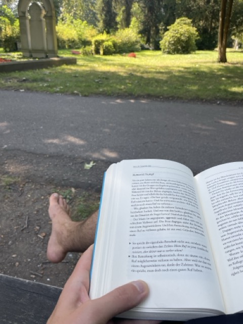 Lesen am Nordfriedhof Hildesheim