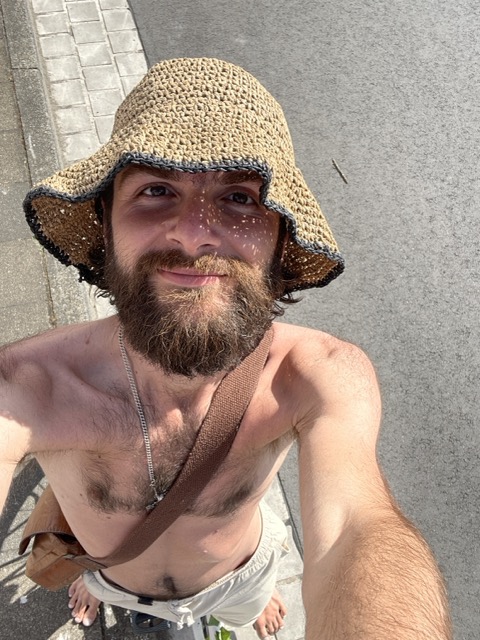 ohne shirt auf dem fahrrad