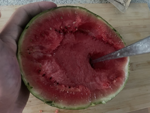 Wassermelone löffeln