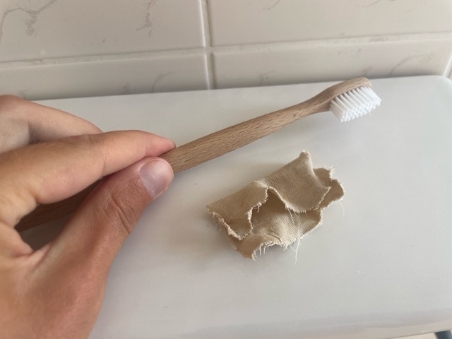 Zahnbürste ohne Zahnpasta nutzen